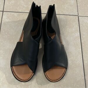 Born Women’s Sandals Size 8M